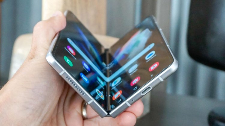 This Samsung Galaxy Z Fold 3 Display Feature Could Be Used in a Foldable iPhone